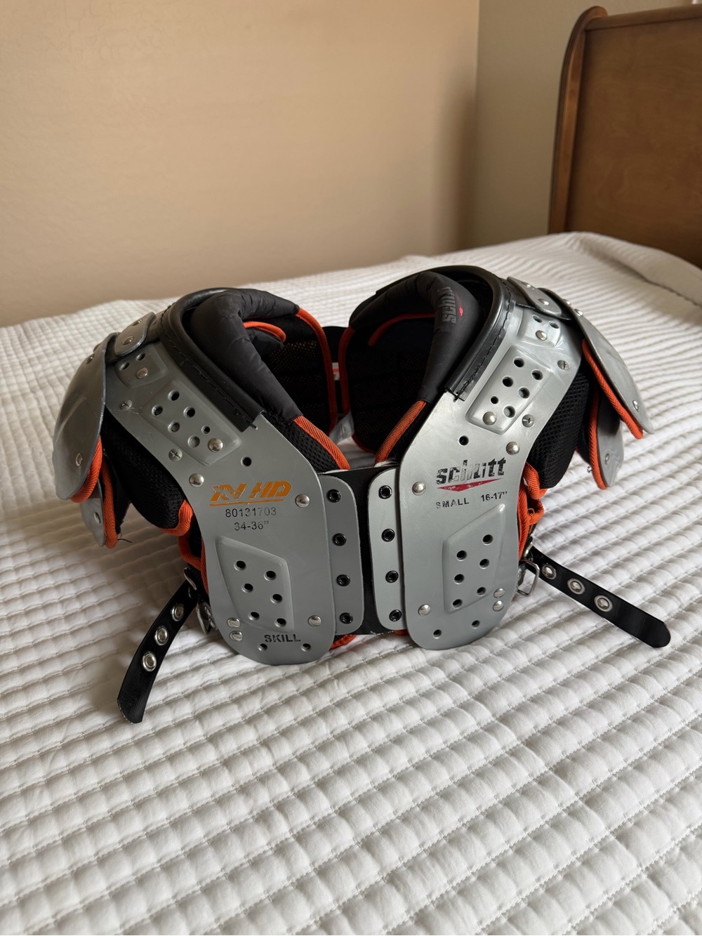 Schutt Adult Small Skill Position Shoulder Pads (16-17”)